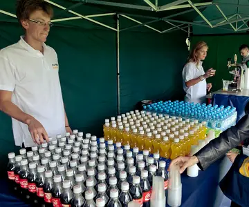 Napoje bezalkoholowe przygotowane do obsługi gastronomii na imprezie firmowej