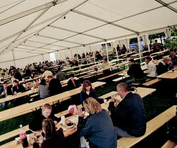 Zaplecze i infrastruktura gastronomiczna na imprezy firmowe w plenerze