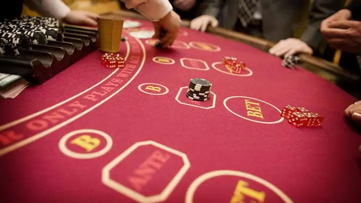 Stół do zabawy w Kości z obsługą krupiera - Zobacz stół do zabawy w Kości - dodatkowe ujęcie