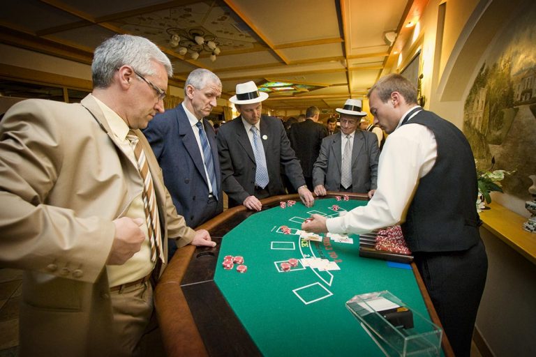 Stół do zabawy w black jack z obsługą krupiera - casino, casino wynajem