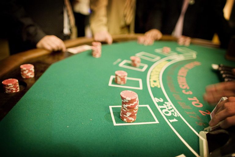 Stół do zabawy w black jack z obsługą krupiera - casino, casino wynajem
