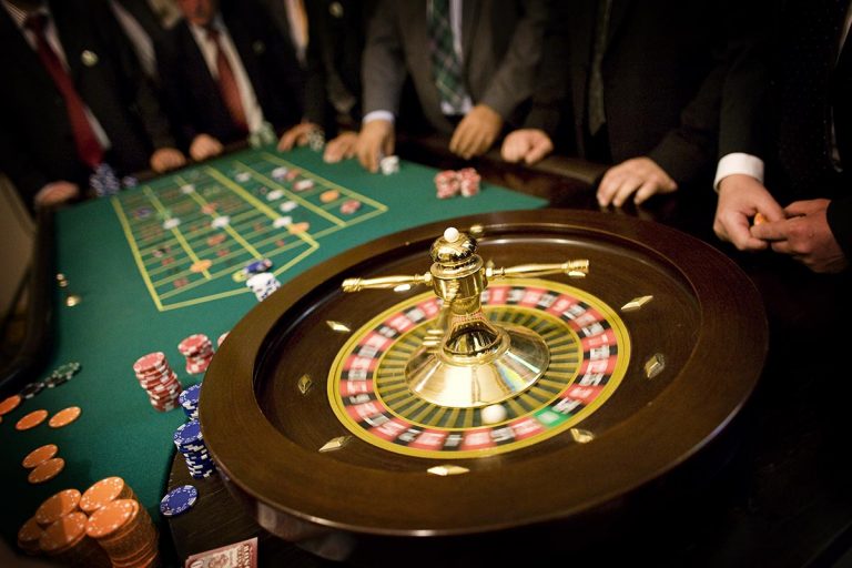 Stół do zabawy w ruletkę z obsługą krupiera - Zabawa w casino, casino wynajem