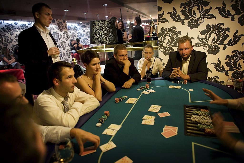 Stół do zabawy w Pokera Texas Holdem - Zabawa w casino, casino wynajem